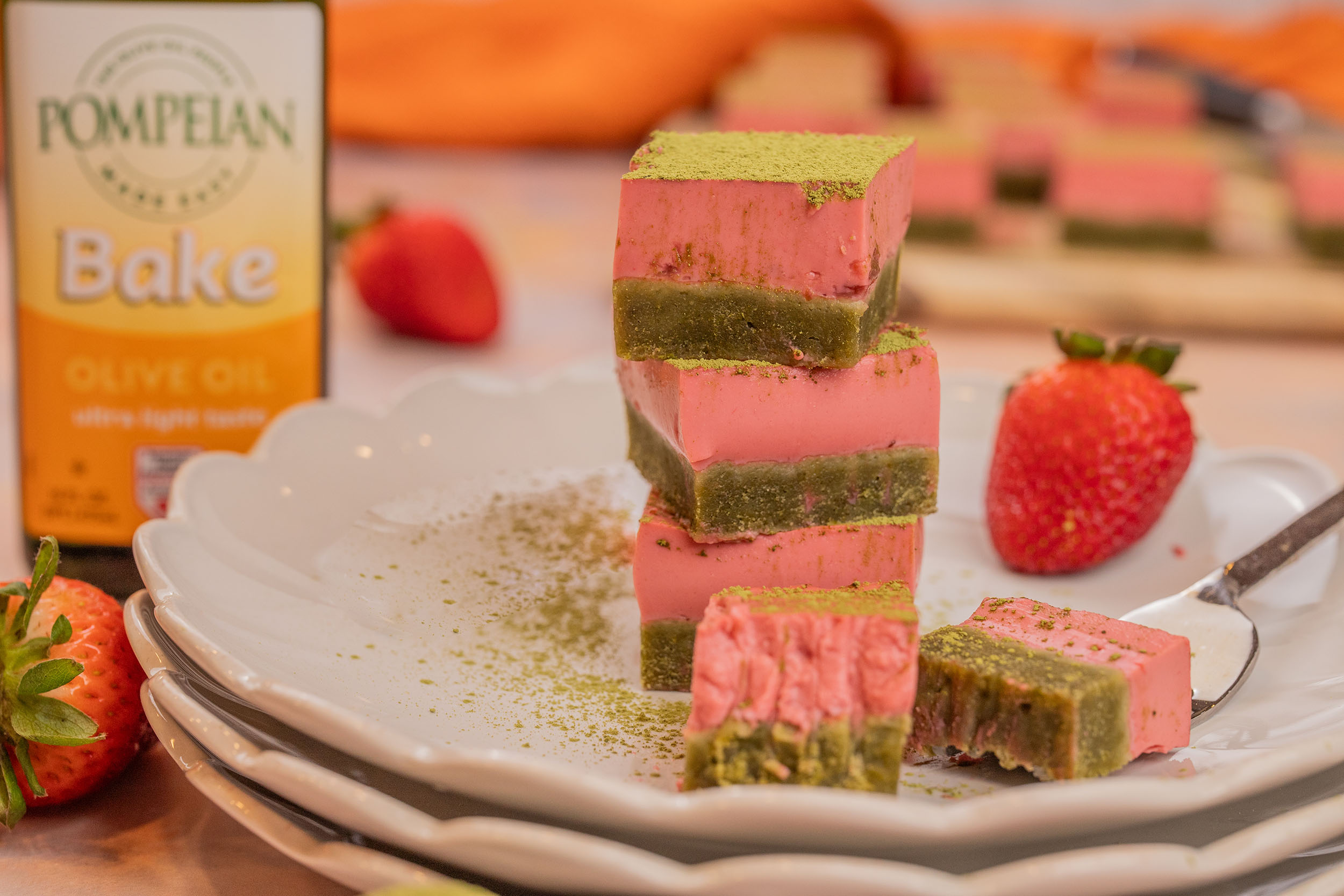 Strawberry crème matcha shortbread - Pompeian